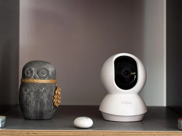 TP-Link Pan/Tilt Home Security Wi-Fi Camera White - TAPO C200