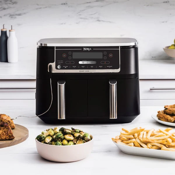 This On-Sale Ninja Air Fryer Has a Genius Feature That Takes the 'Stress  Out of Cooking