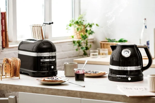 KitchenAid Artisan 2 Slice Toaster  - Onyx Black - 5KMT2204BOB - Image 3